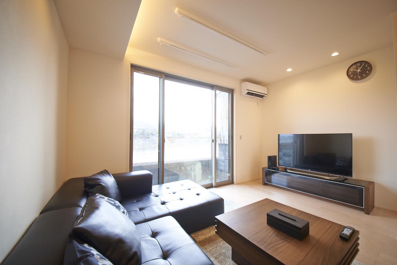 Kyoto River Side Modern House Exterior photo